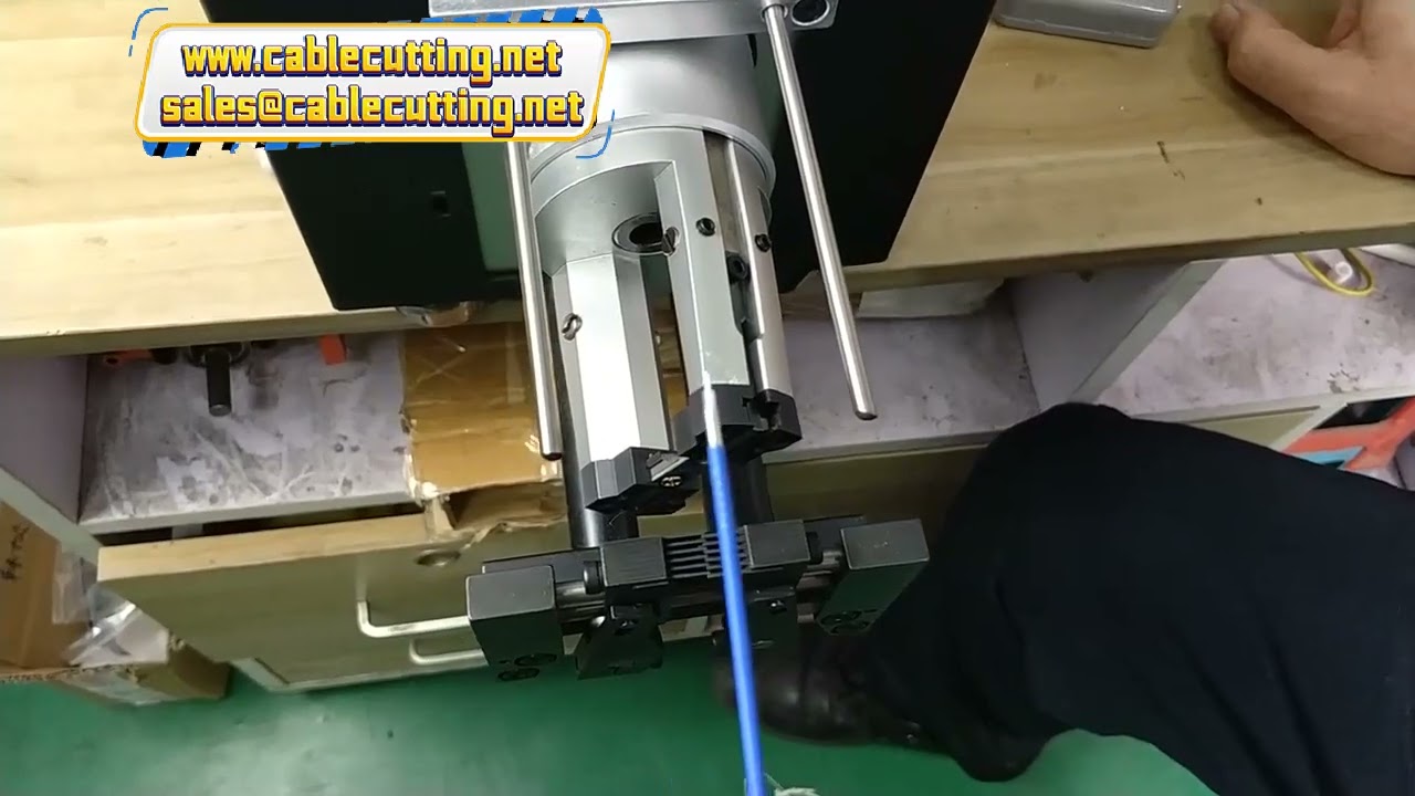 Ημιαυτόματο Μηχάνημα Απογύμνωσης Ομοαξονικών Καλωδίων με Σερβοκινητήρα και Περιστροφική Συστροφή