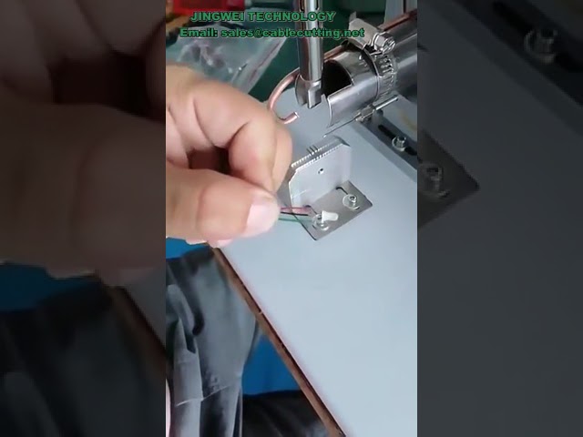 Ημιαυτόματος εξοπλισμός κατασκευής καλωδίων USB με μηχανή συγκόλλησης για συνδέσμους USB-A και Micro