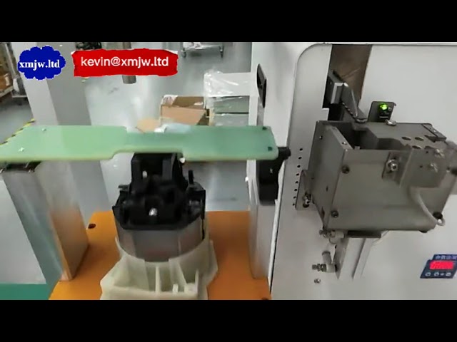 Πλήρως Αυτόματο Ρομποτικό Κατσαβίδι 3 Αξόνων με Αυτόματη Τροφοδοσία και Δύο Τραπέζια Εργασίας